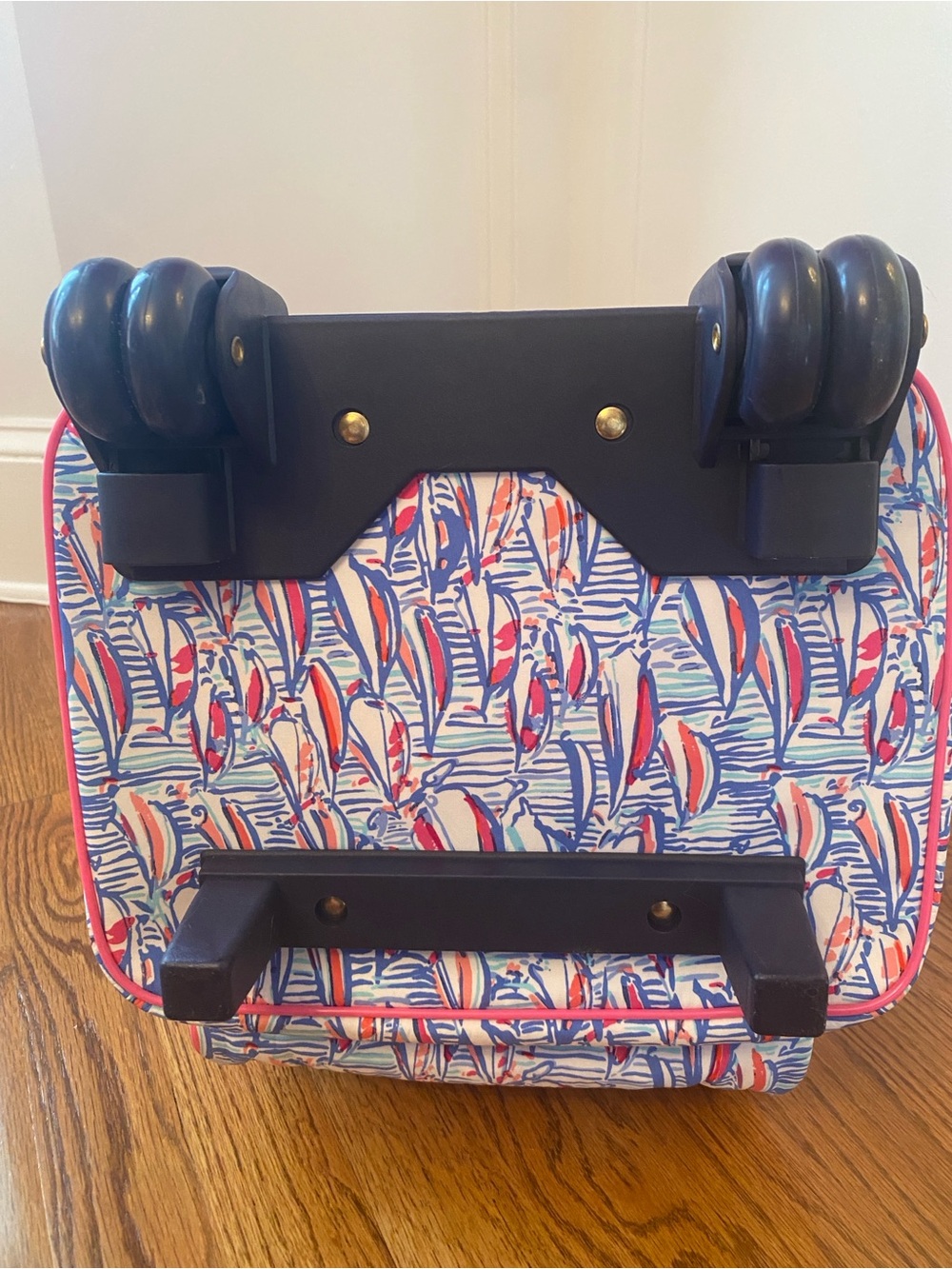 Lilly Pulitzer NWOT Pink & Blue Sailboat Patterned Rolling Insulated Cooler Bag - Picture 16 of 16